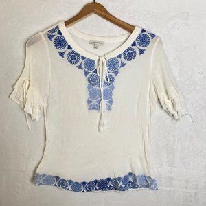 Skies Are Blue Boho White Blue Geometric Embroidered Blouse Top Size Small